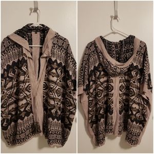 EUC Gypsy 05 Small (S) Short Sleeved, Hooded Poncho